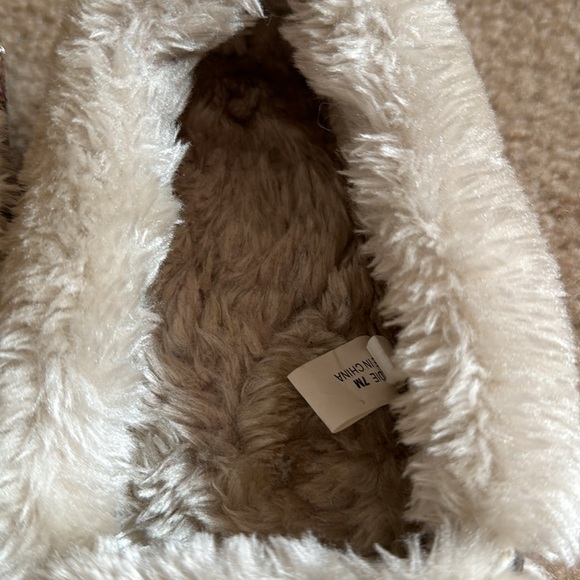 Glittery Winter Slippers - Size 7M - Picture 2 of 9